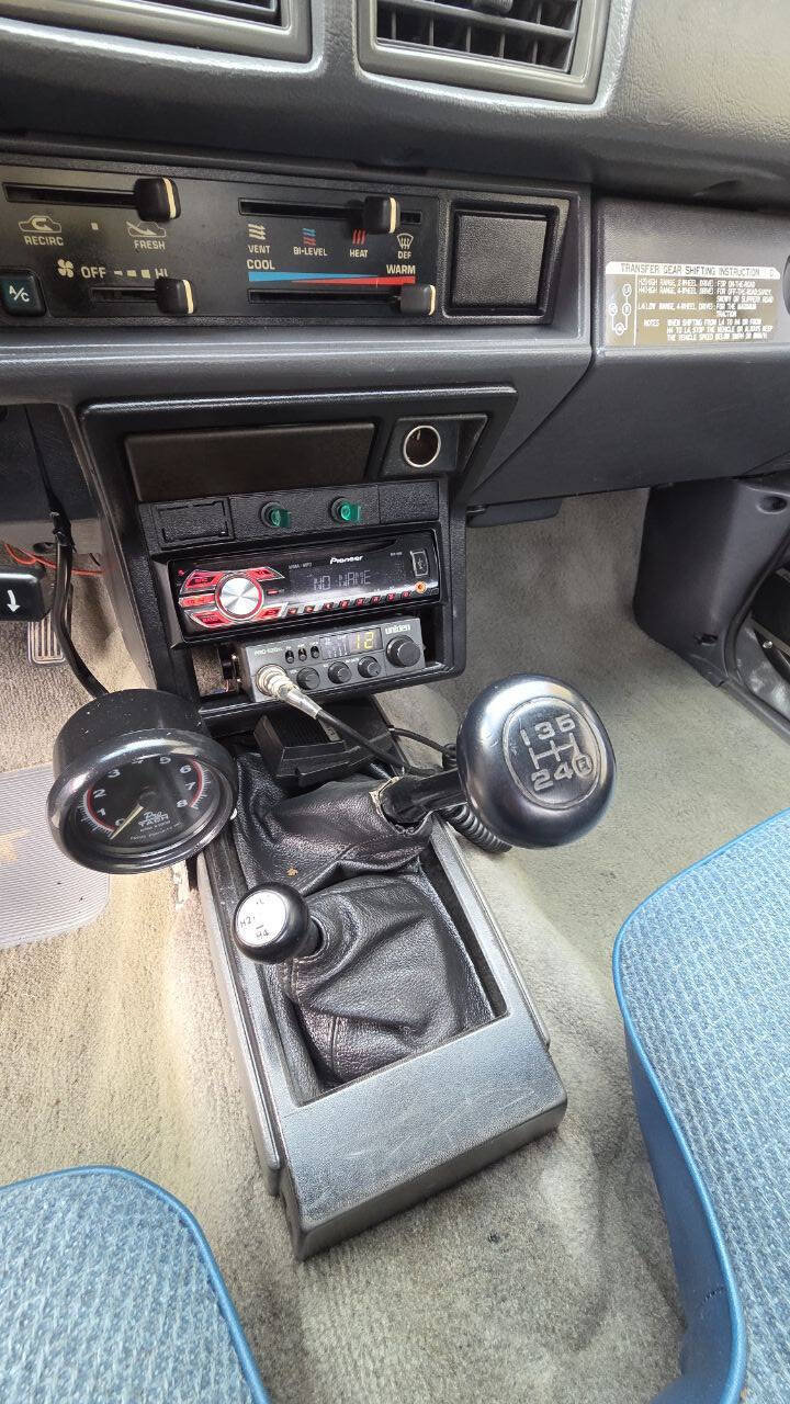 Used 1987 Toyota Pickup Deluxe AWD/4WD image 13