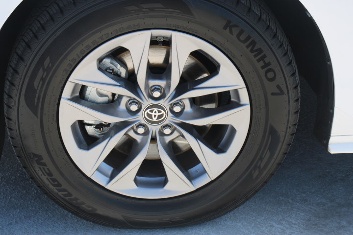 Certified 2024 Toyota Sienna LE AWD/4WD image 9