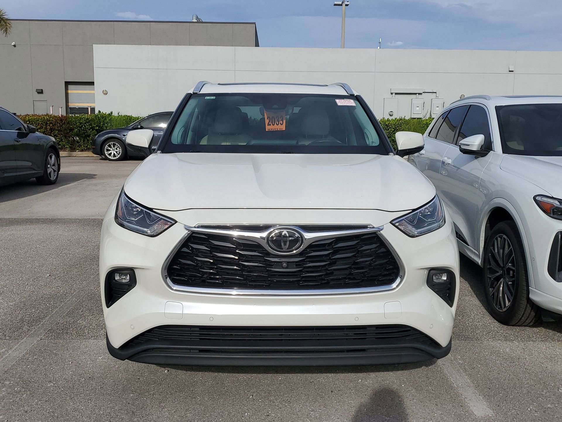 Used 2020 Toyota Highlander Limited image 2