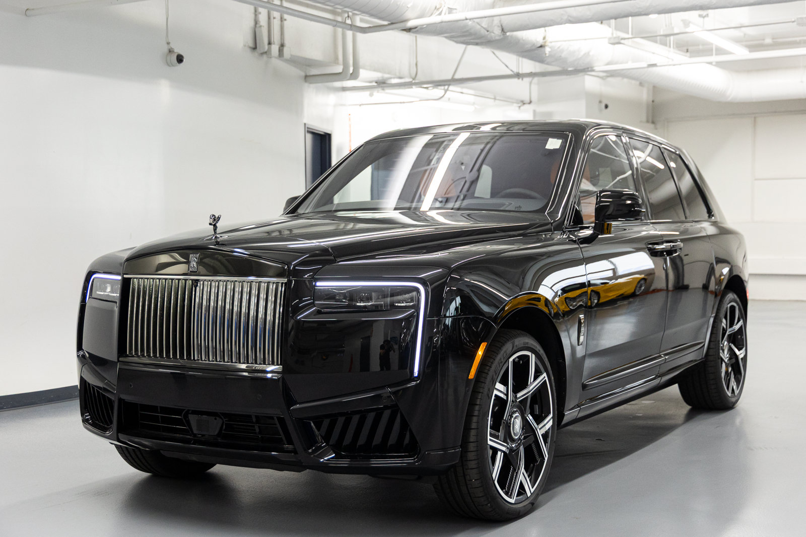 New 2027 Rolls-Royce Cullinan Black Badge AWD/4WD image 2