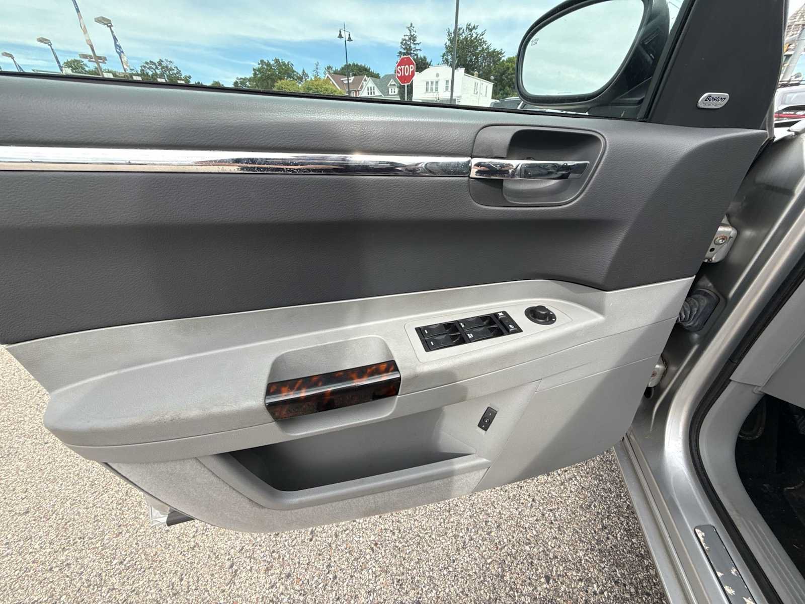 Used 2006 Chrysler 300 C w/ Sound Group II AWD/4WD image 20