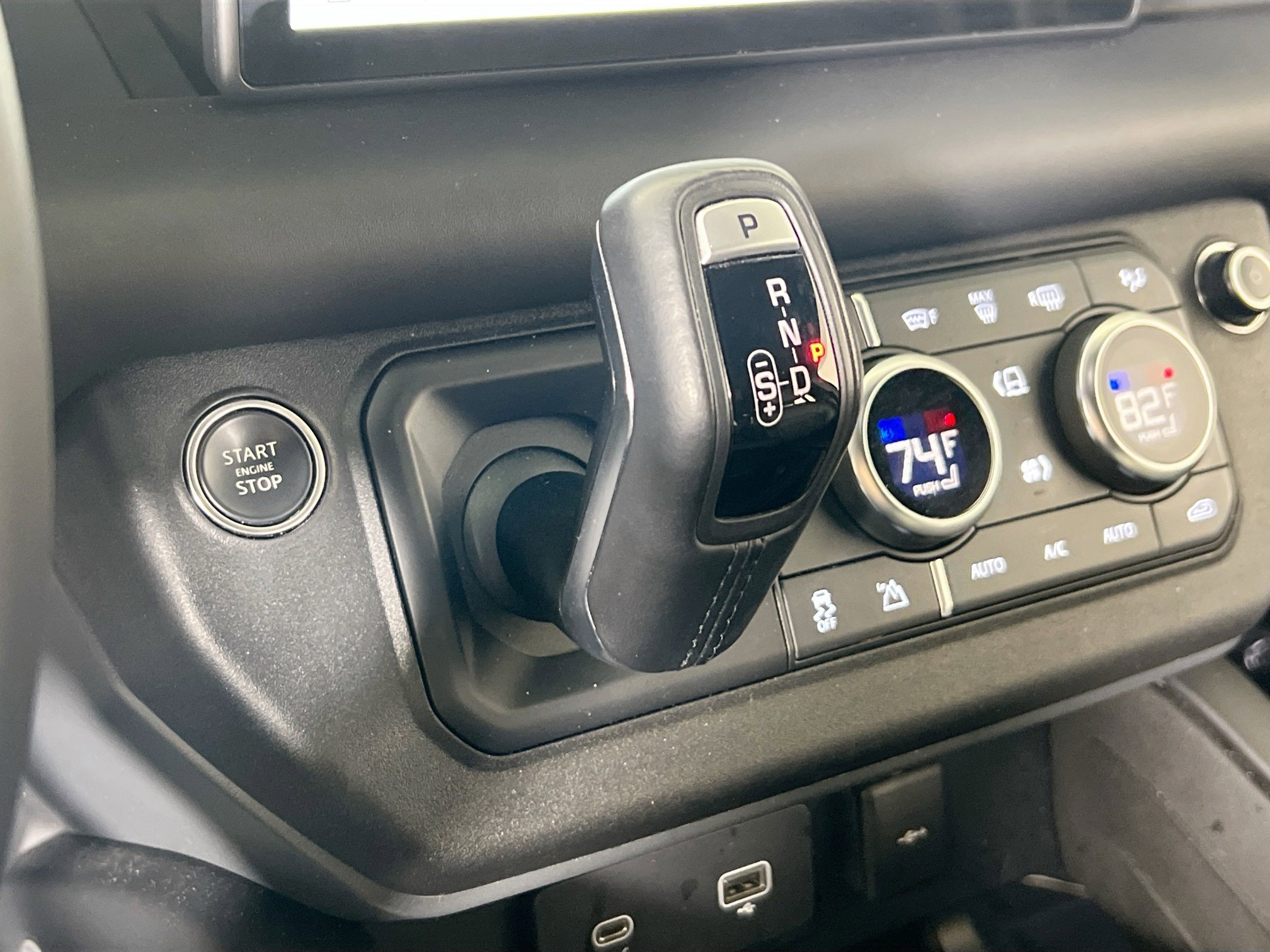 Used 2024 Land Rover Defender 110 X-Dynamic SE image 17