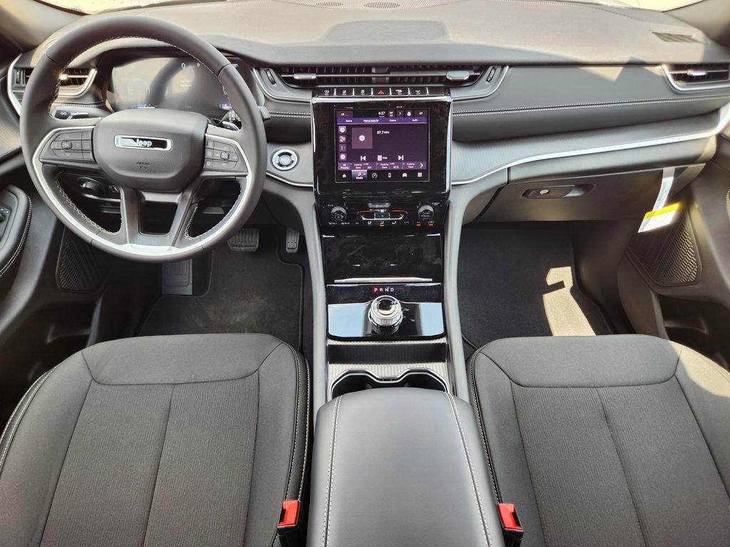 New 2025 Jeep Grand Cherokee L Laredo image 19