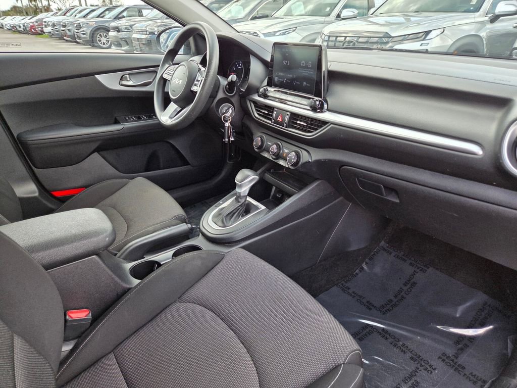 Used 2022 Kia Forte LXS w/ LXS Technology Package image 9