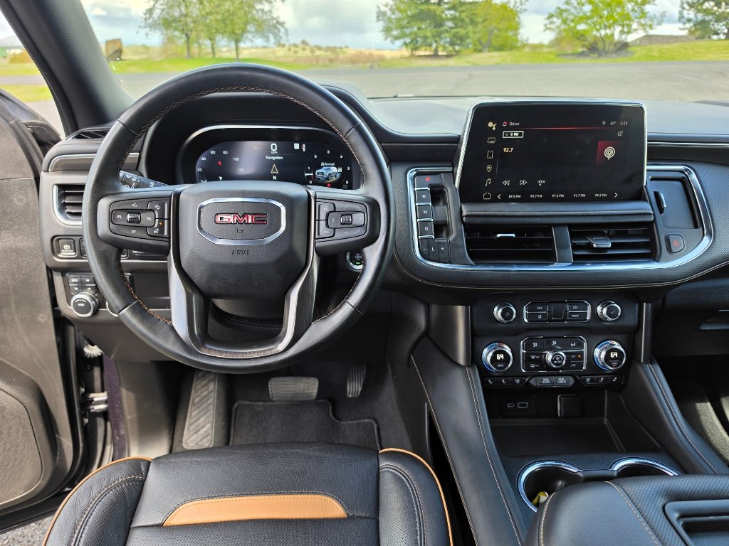 Used 2023 GMC Yukon AT4 w/ Technology Package AWD/4WD image 12