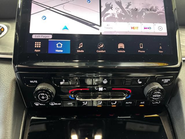 Used 2024 Jeep Grand Cherokee Limited w/ Black Appearance Package AWD/4WD image 3