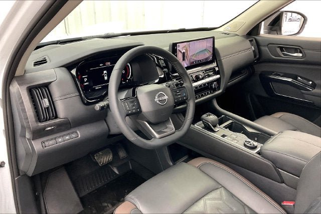 Used 2026 Nissan Pathfinder Platinum AWD/4WD image 17