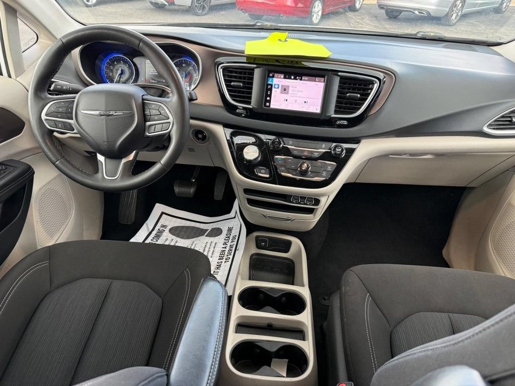 Certified 2023 Chrysler Voyager LX FWD image 9
