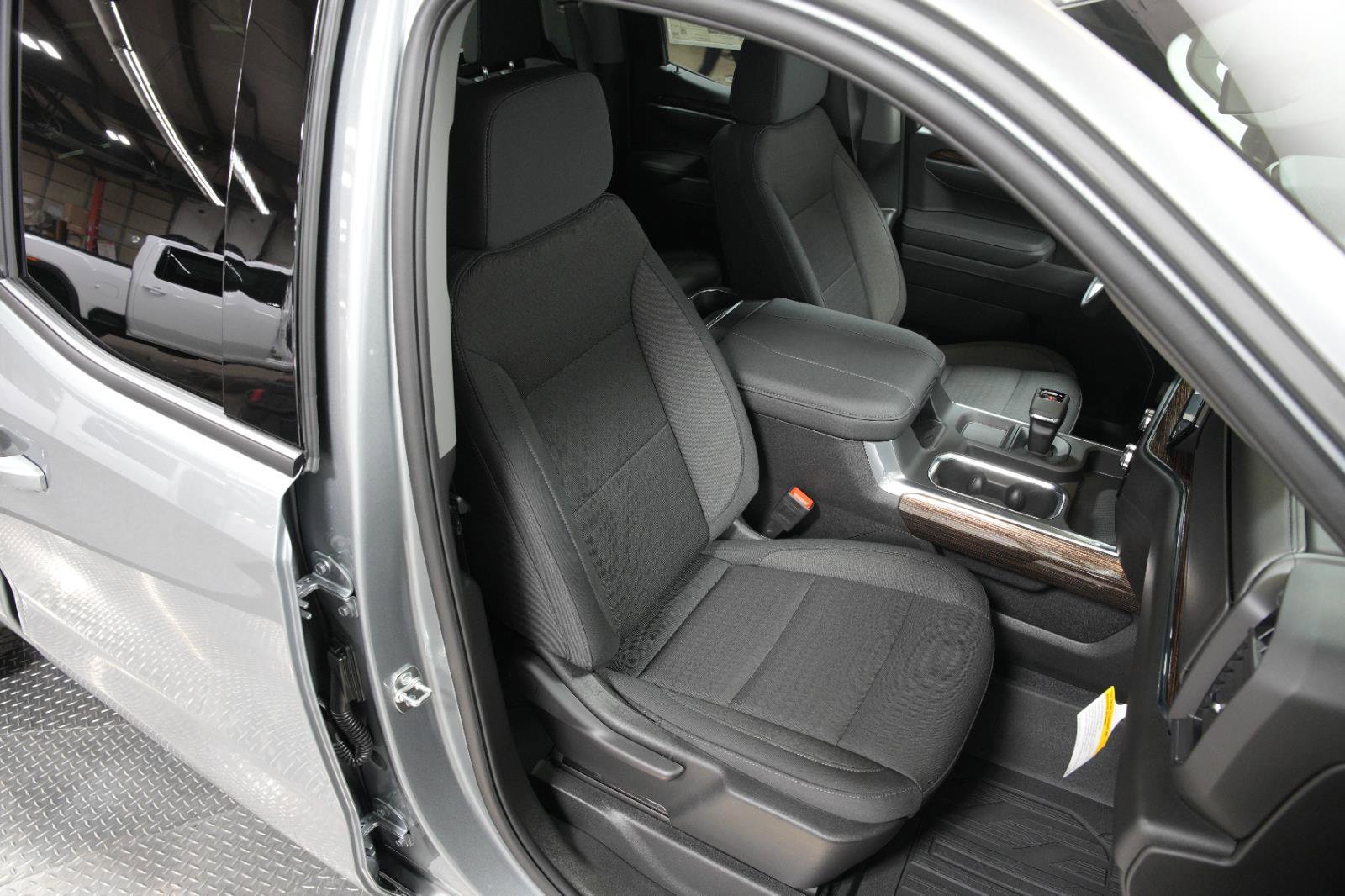 New 2025 GMC Sierra 1500 Elevation image 15