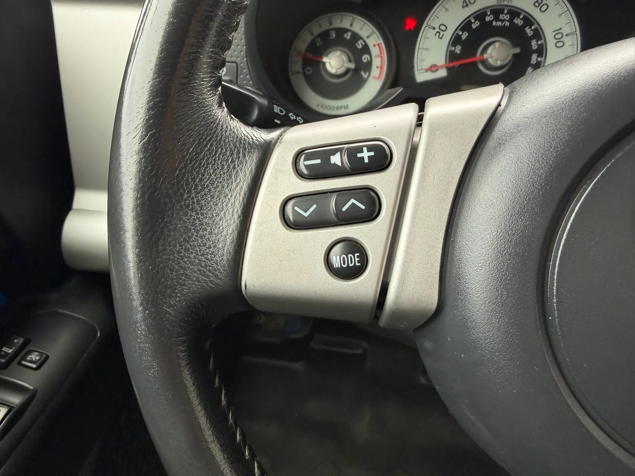 Used 2007 Toyota FJ Cruiser 2WD w/ Upgrade Pkg 2 image 16