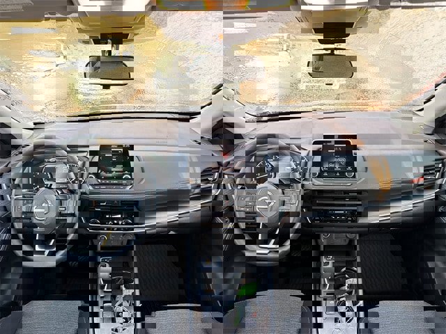 Used 2023 Nissan Rogue SV image 21