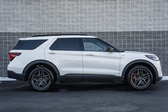 Used 2025 Ford Explorer ST-Line w/ ST-Line Street Pack image 4