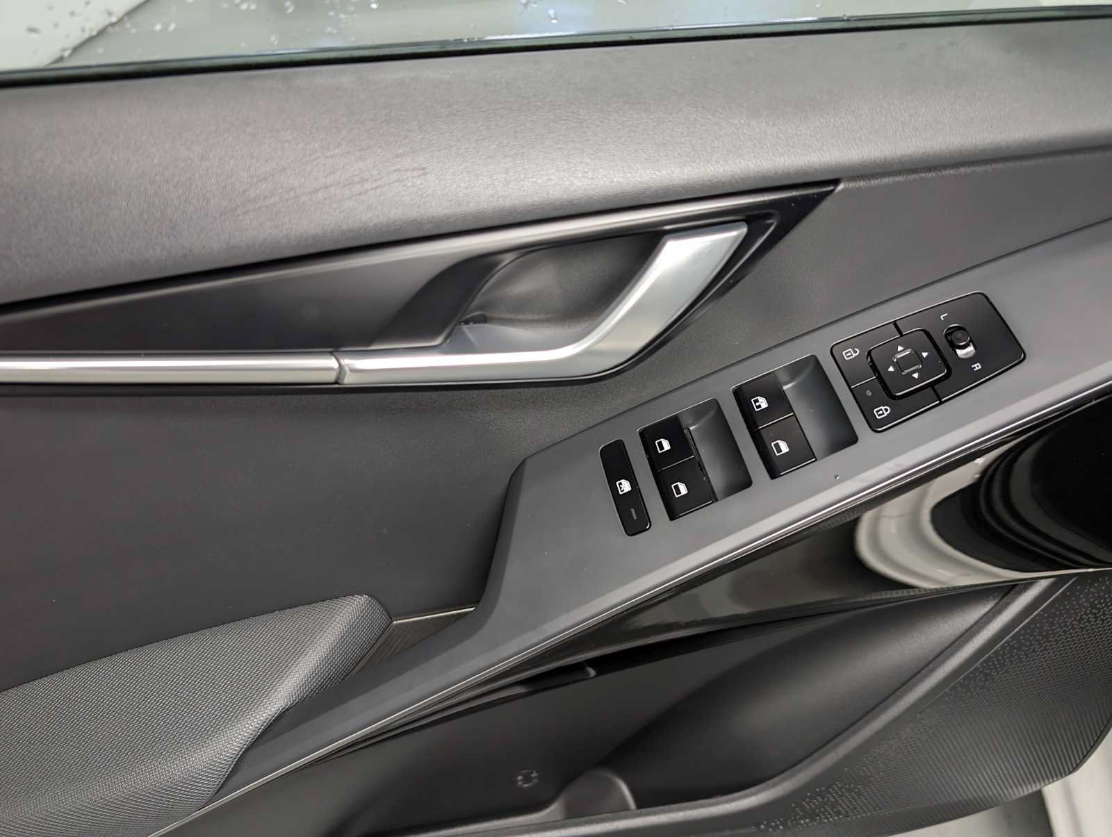 Used 2024 Kia Niro EX FWD image 38