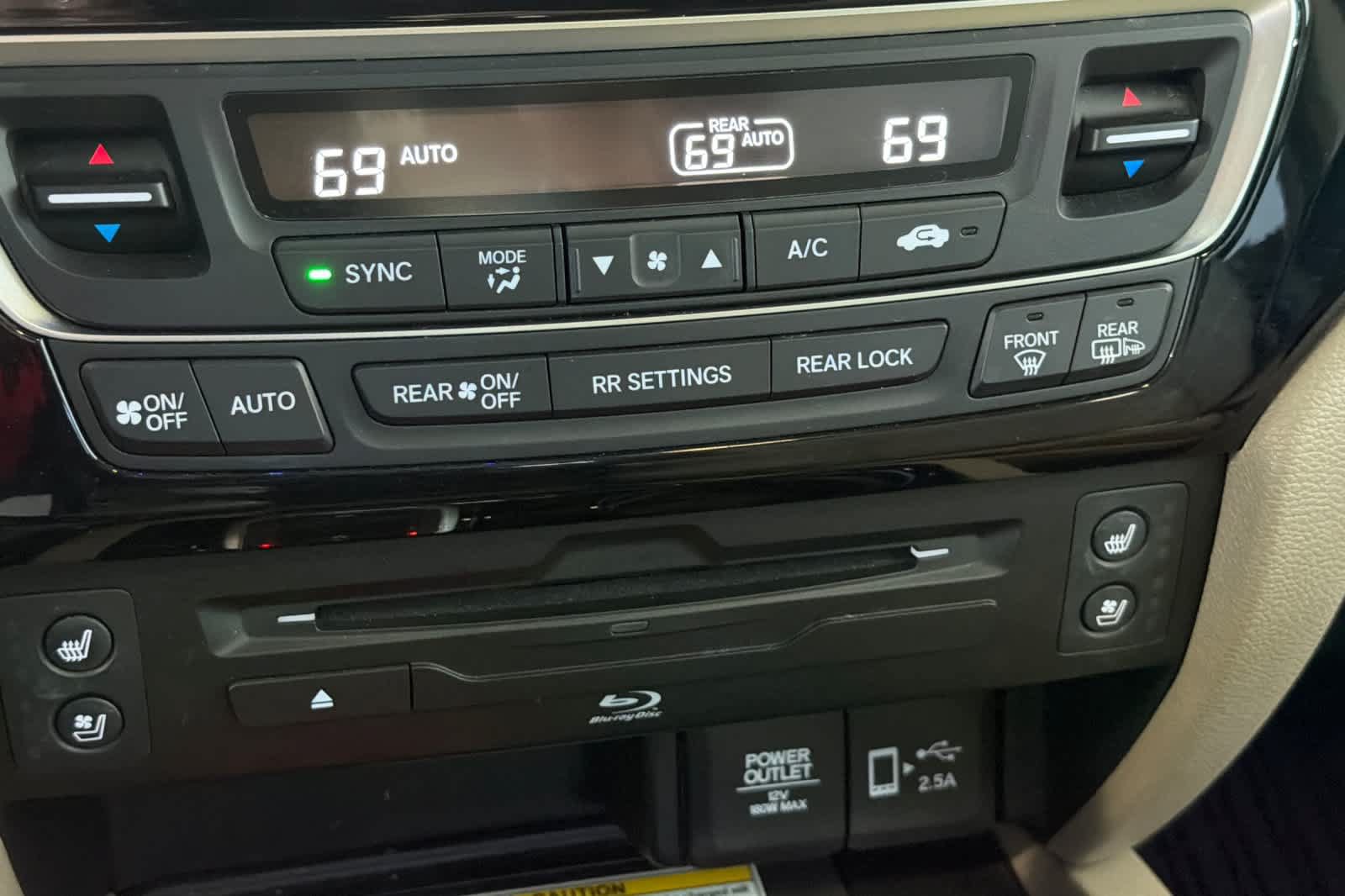 Used 2022 Honda Pilot Elite image 25