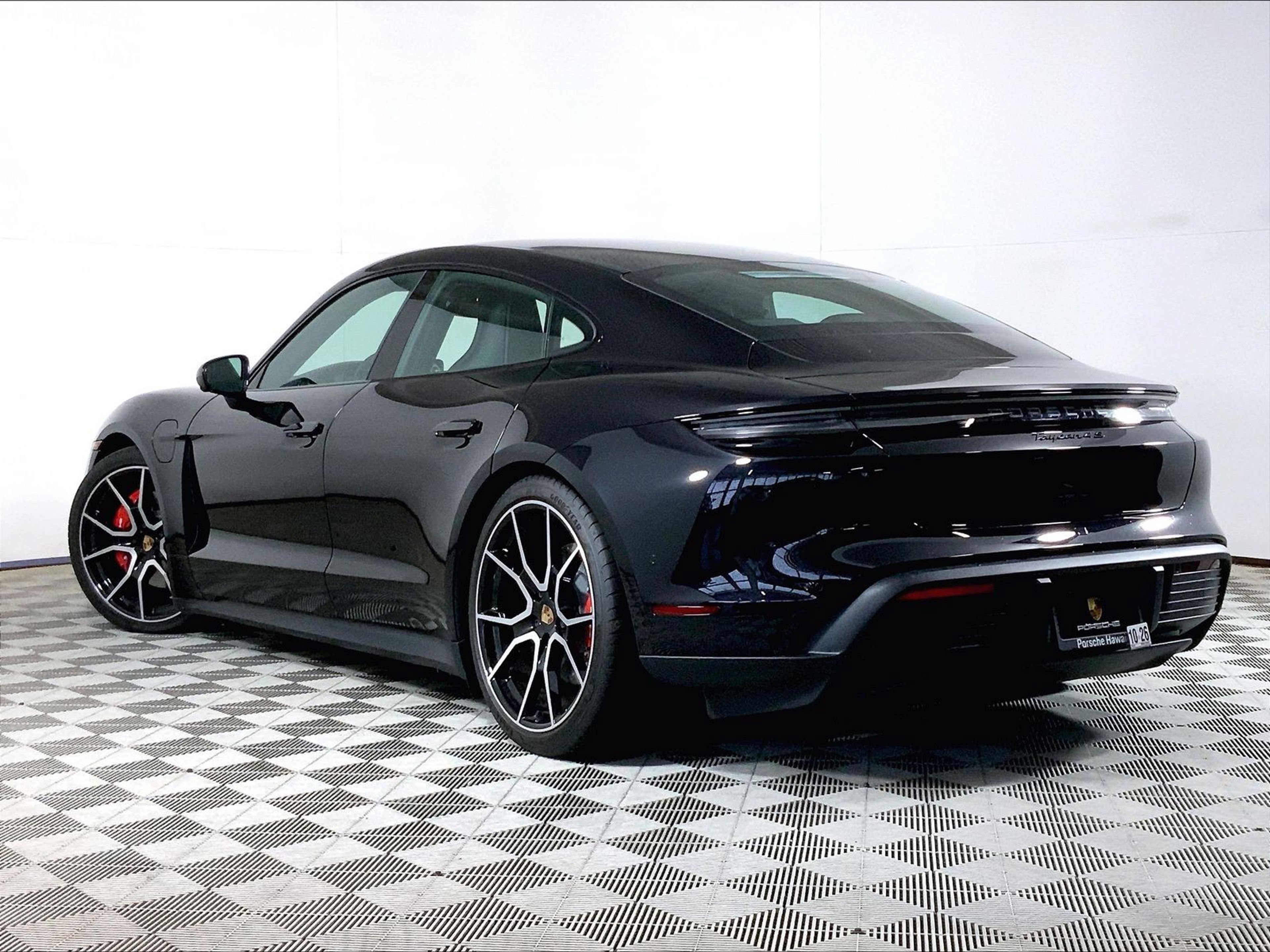 Used 2025 Porsche Taycan 4S AWD/4WD image 2