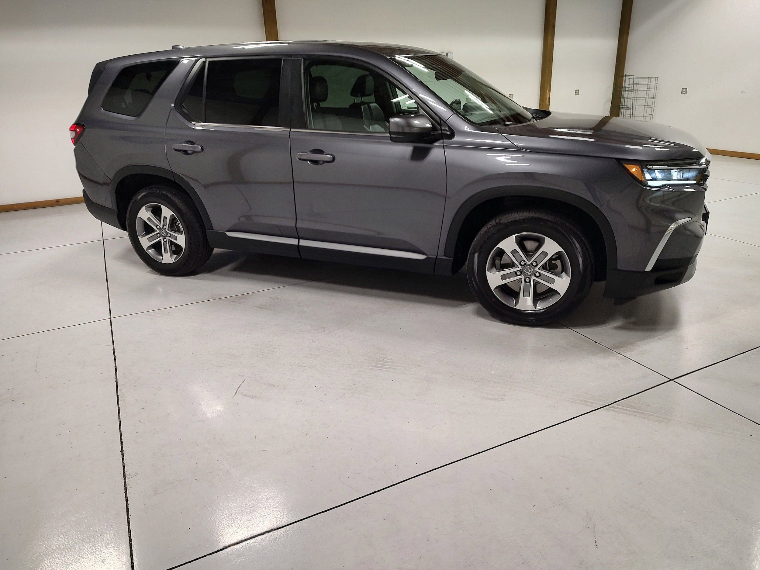 Used 2025 Honda Pilot EX-L image 2