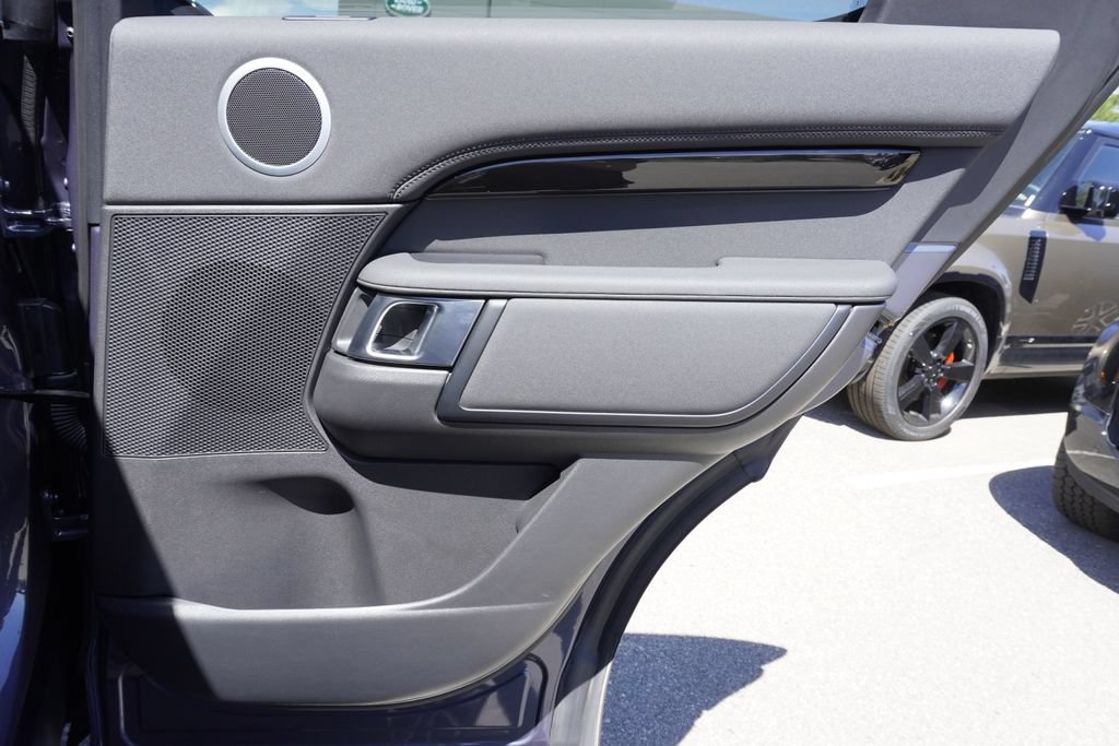 Used 2025 Land Rover Discovery S AWD/4WD image 25