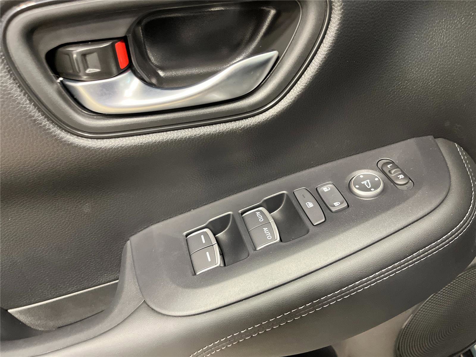 New 2026 Honda HR-V EX-L image 13