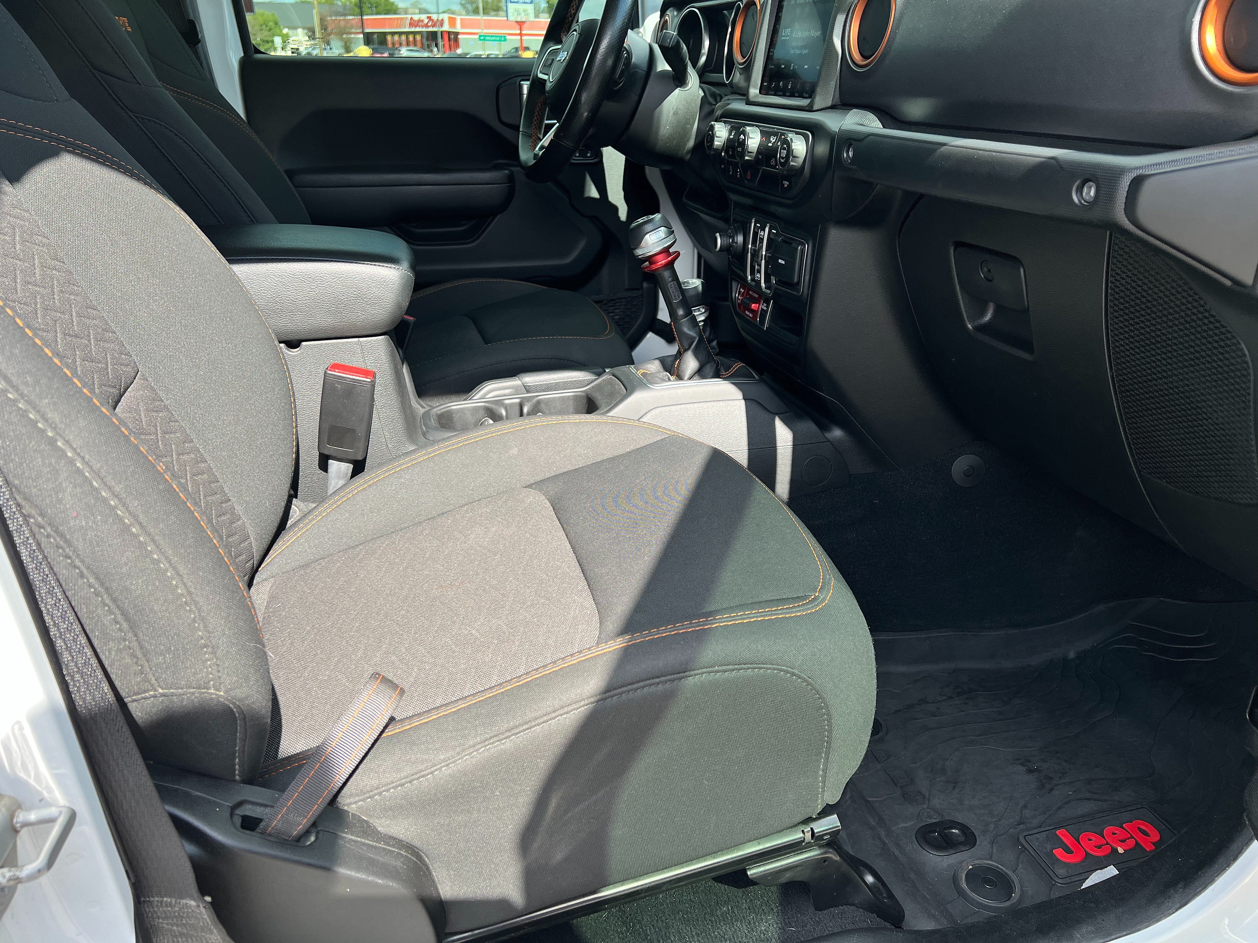 Used 2022 Jeep Gladiator Mojave AWD/4WD image 30