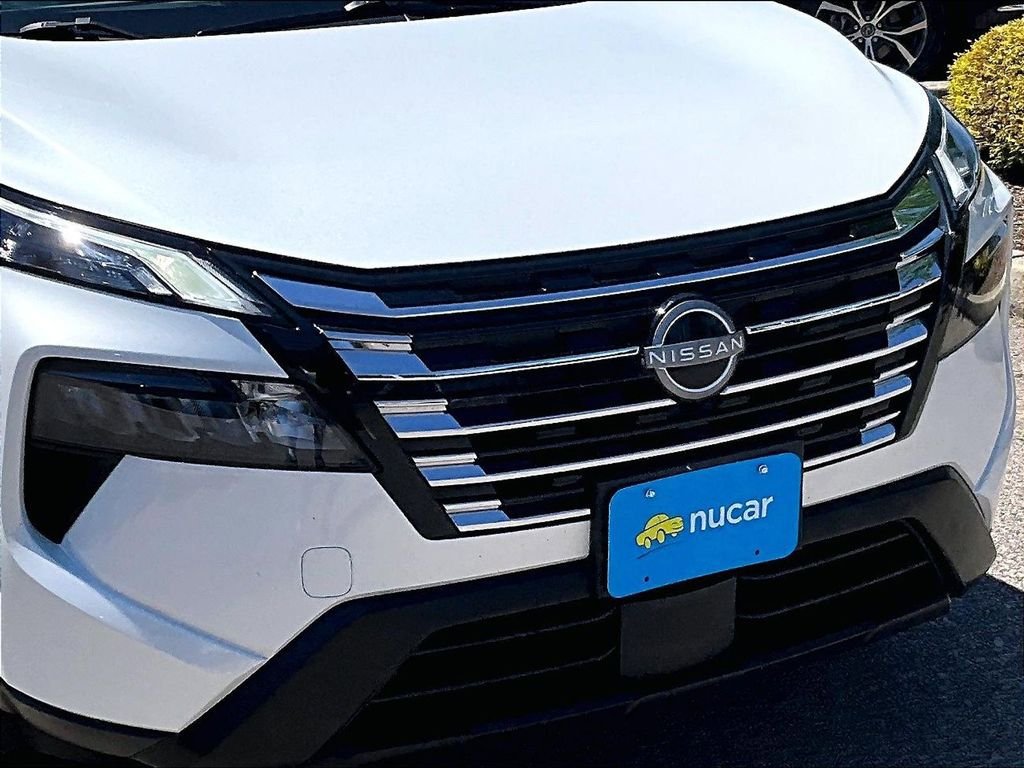 Used 2025 Nissan Rogue SV AWD/4WD image 30