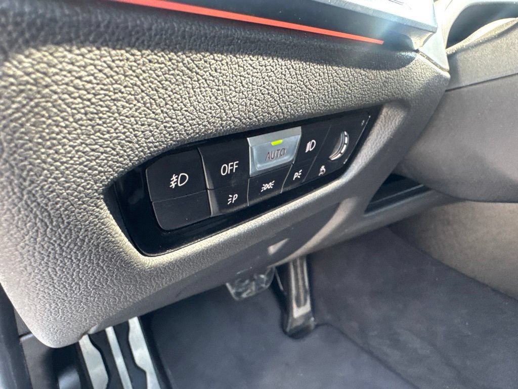 Used 2019 BMW 330i xDrive Sedan w/ M Sport Package AWD/4WD image 33
