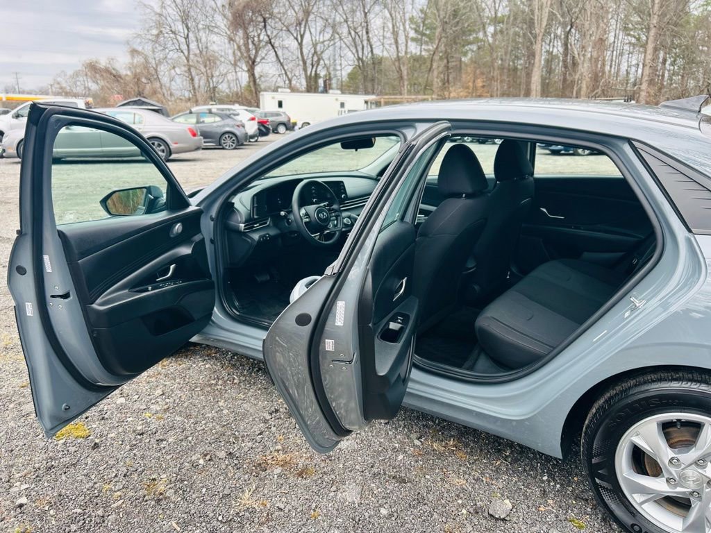 Used 2021 Hyundai Elantra SE image 13