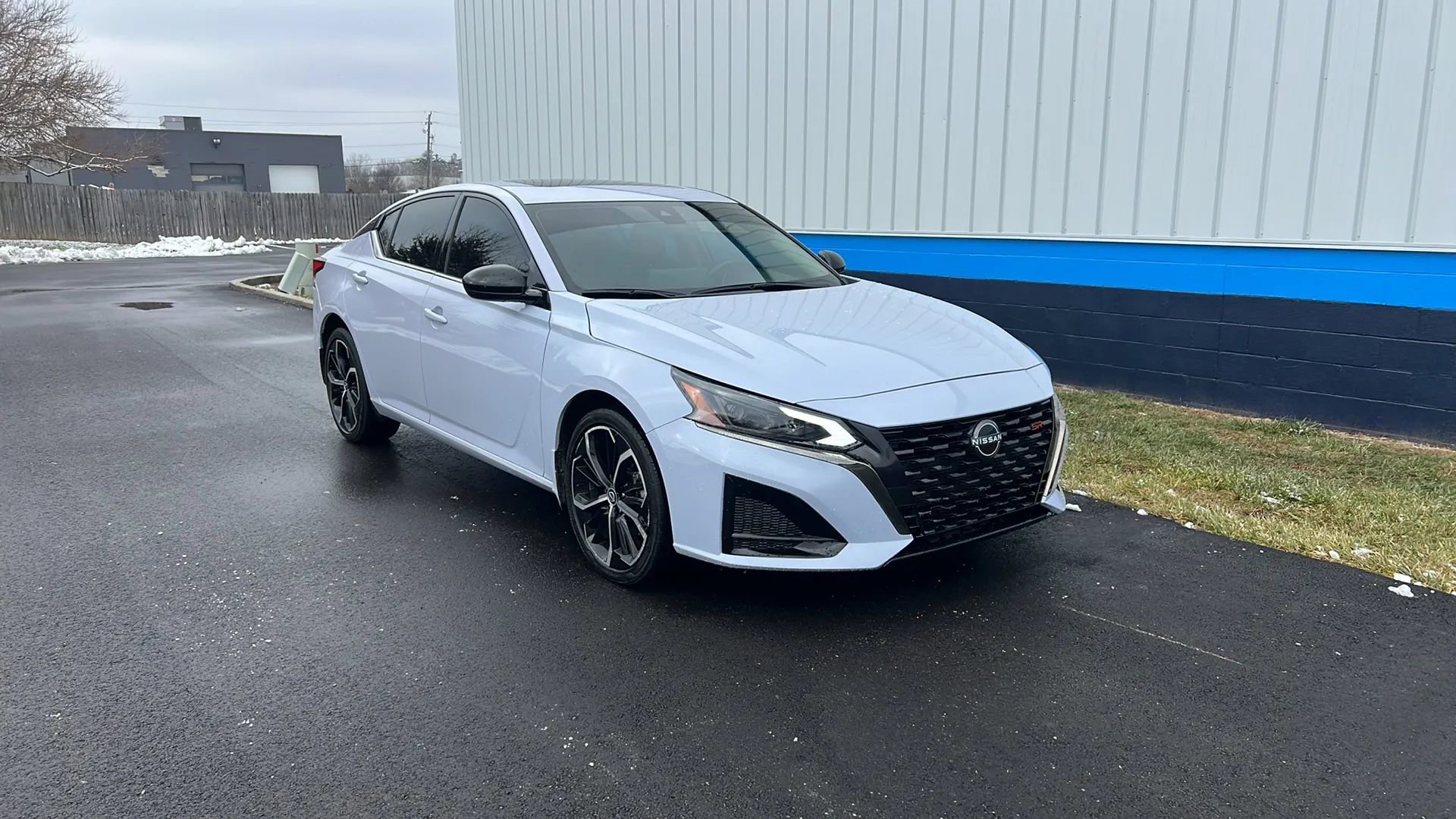 Used 2024 Nissan Altima 2.5 SR w/ SR Premium Package image 3