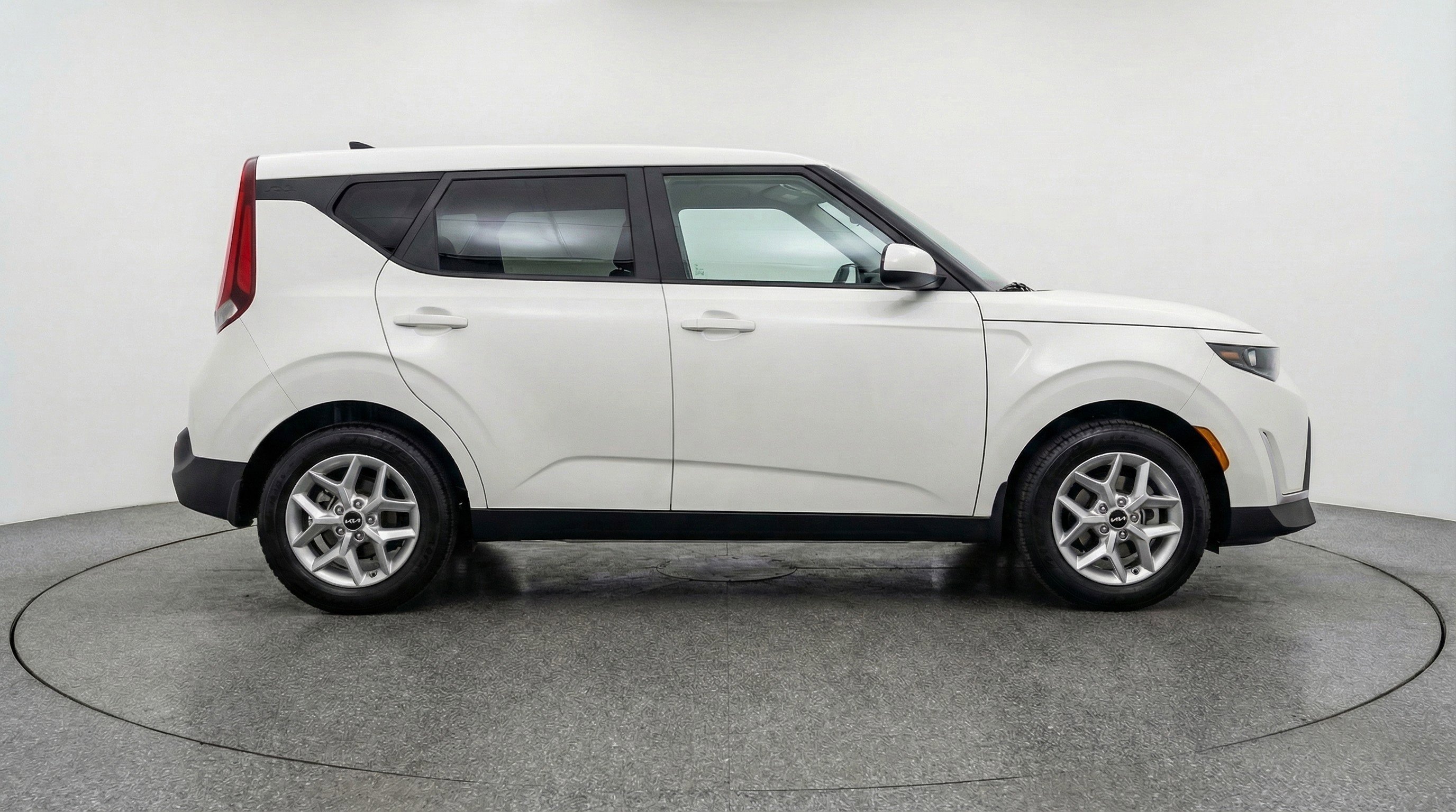 Used 2025 Kia Soul LX w/ LX Technology Package image 11