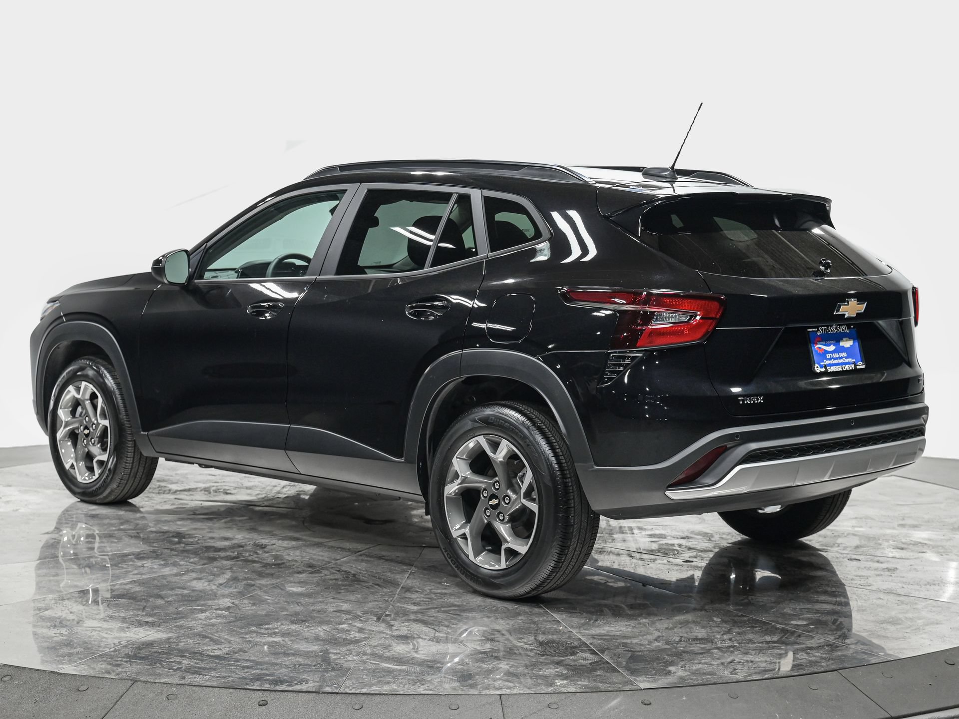 Used 2026 Chevrolet Trax LT FWD image 4
