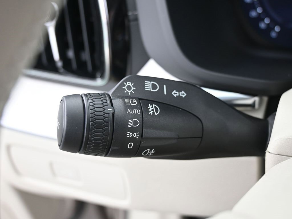 New 2026 Volvo XC60 B5 Ultra w/ Protection Package Premier image 17