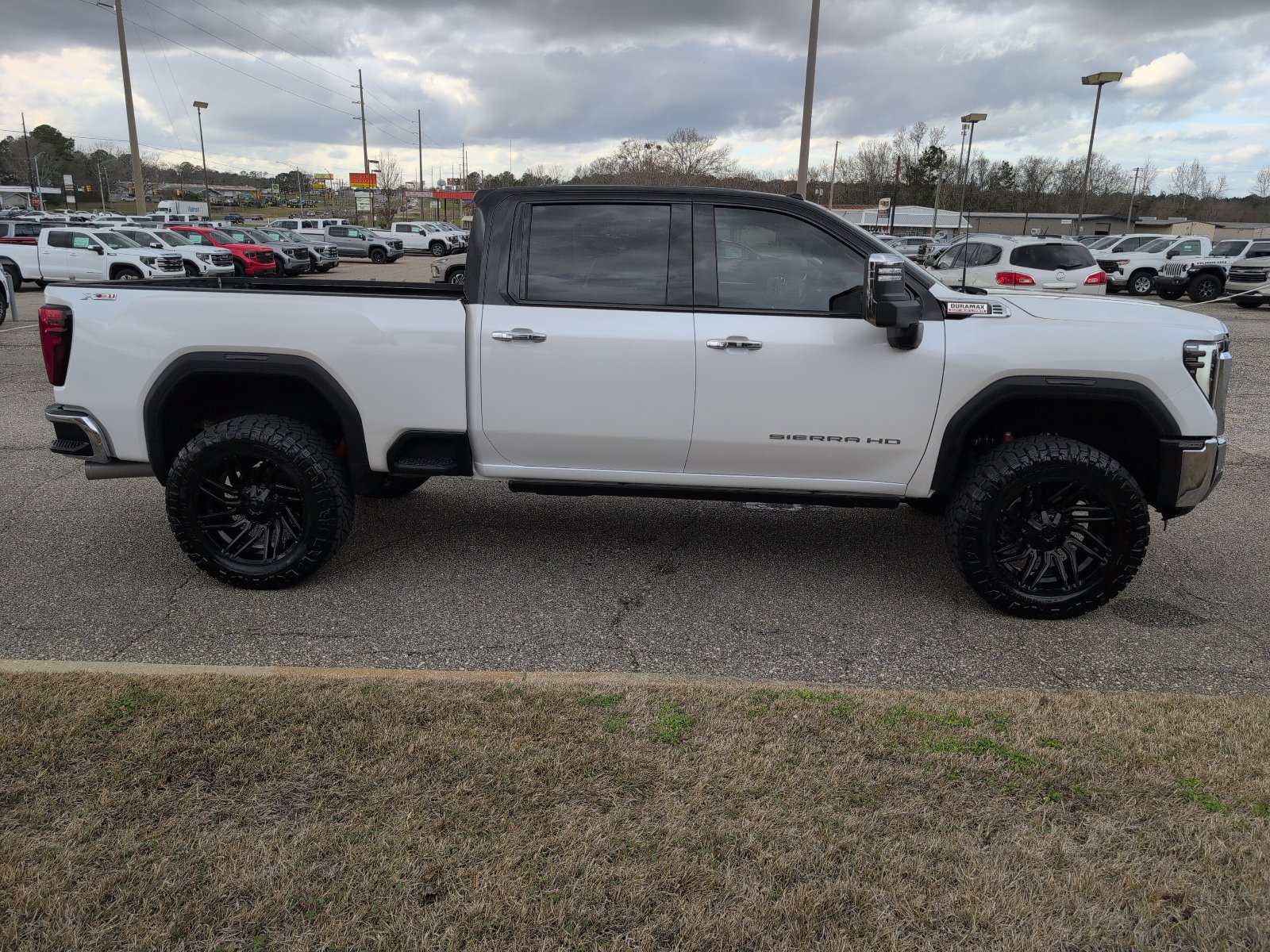 Used 2024 GMC Sierra 2500 SLT w/ SLT Premium Package image 8