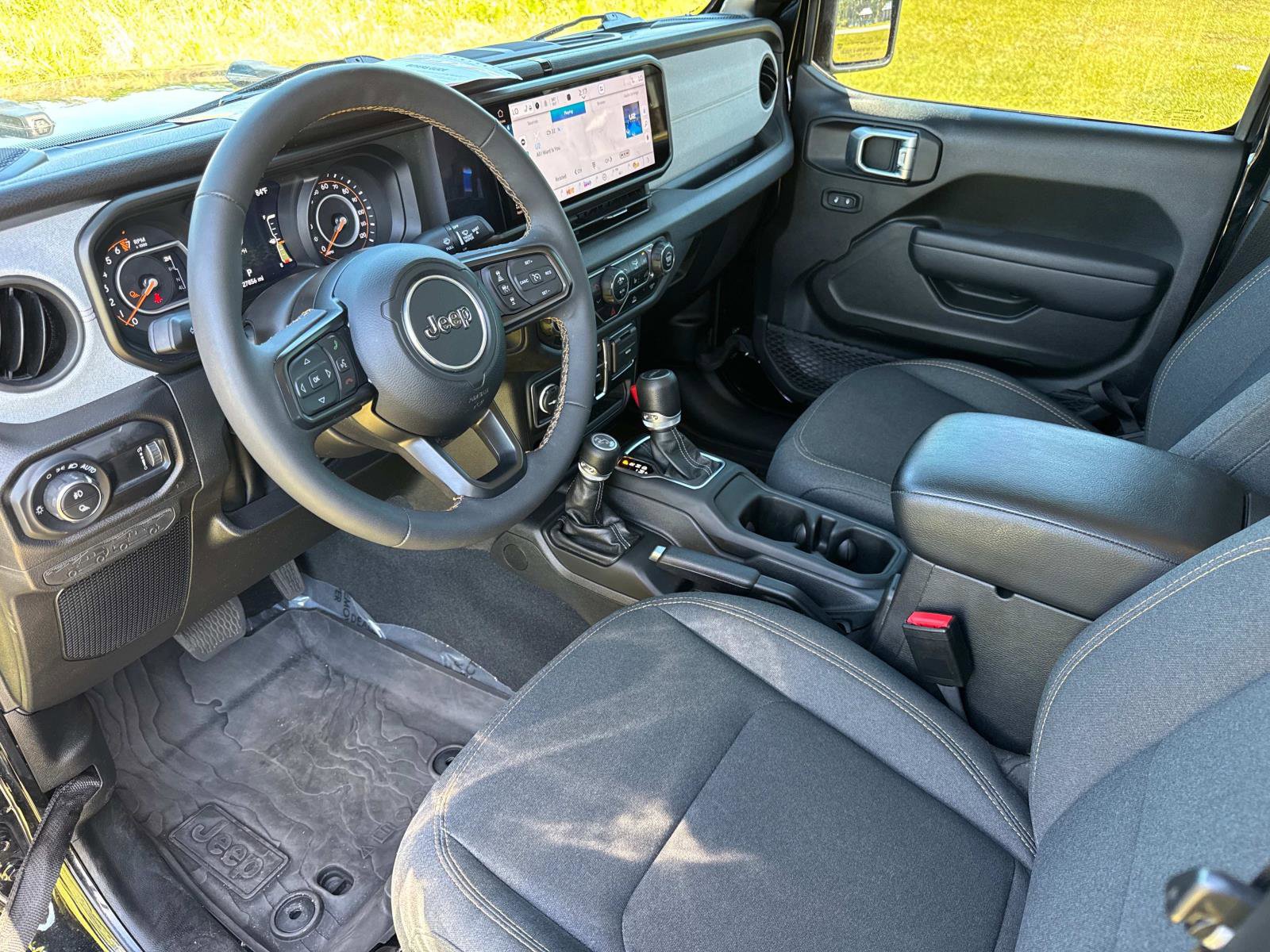 Certified 2024 Jeep Gladiator Sport AWD/4WD image 22