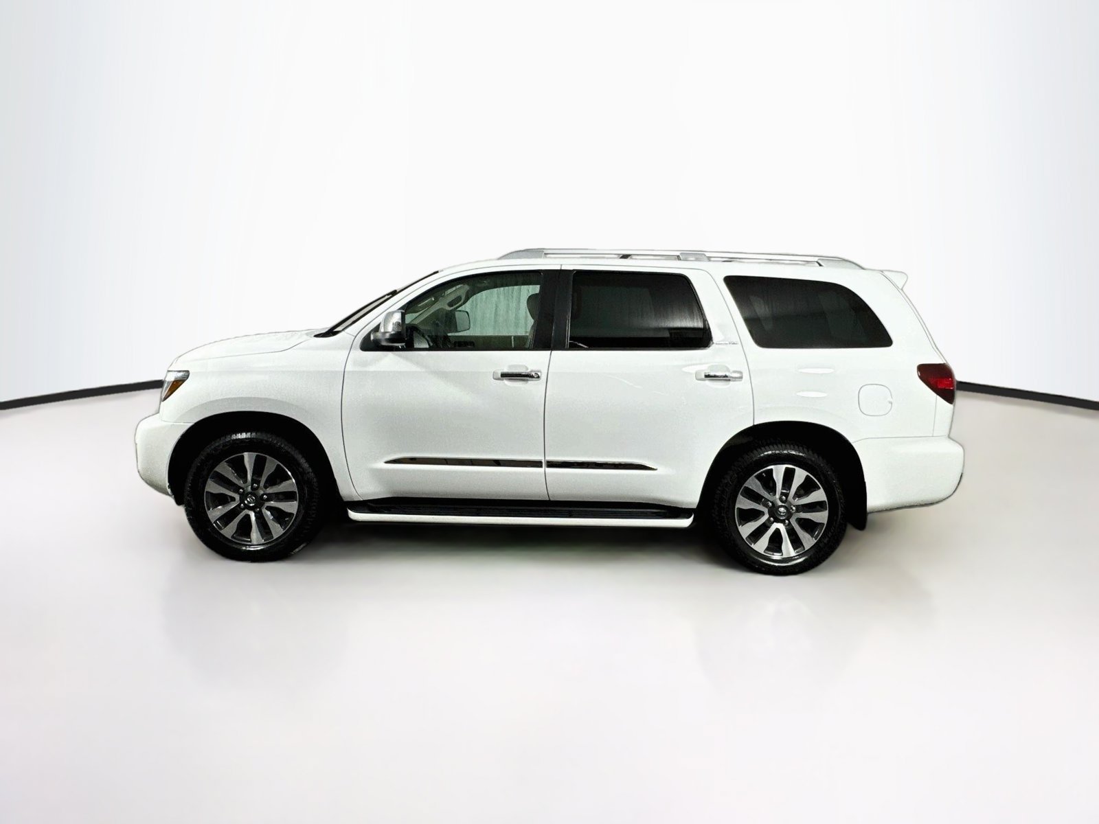 Used 2020 Toyota Sequoia Limited w/ Safety & Convenience Package AWD/4WD image 4