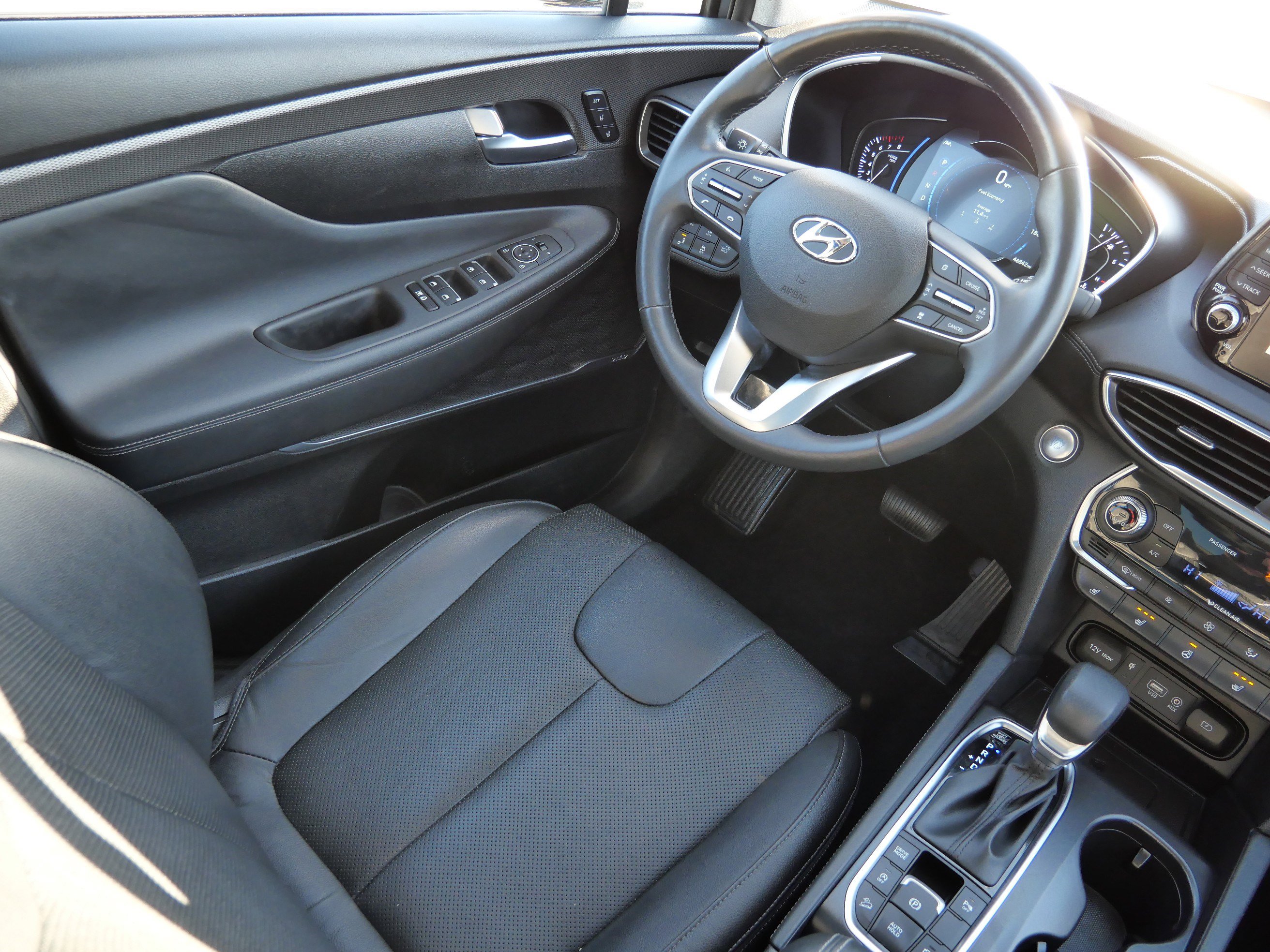 Used 2019 Hyundai Santa Fe AWD image 9