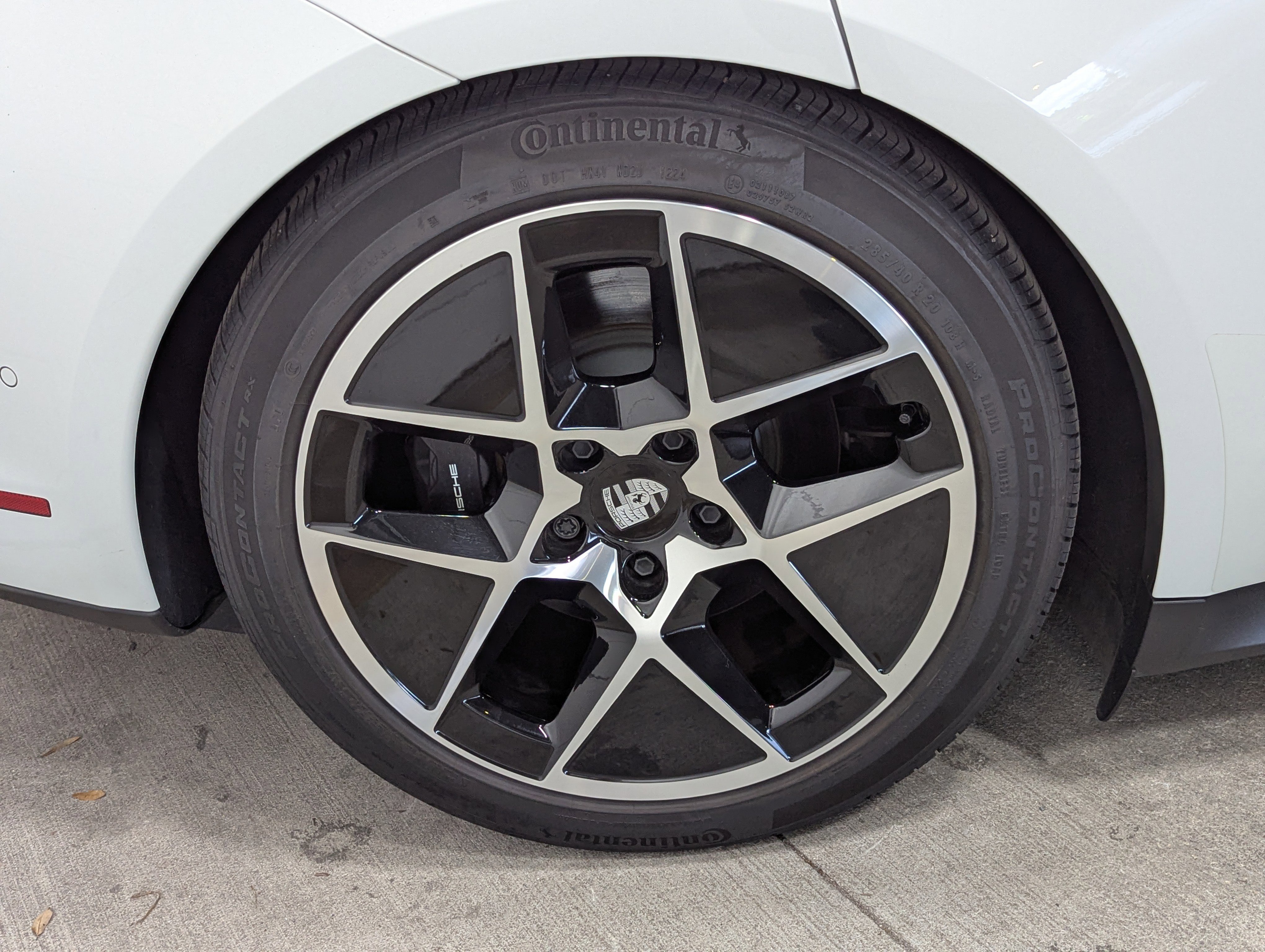 Used 2025 Porsche Taycan image 12