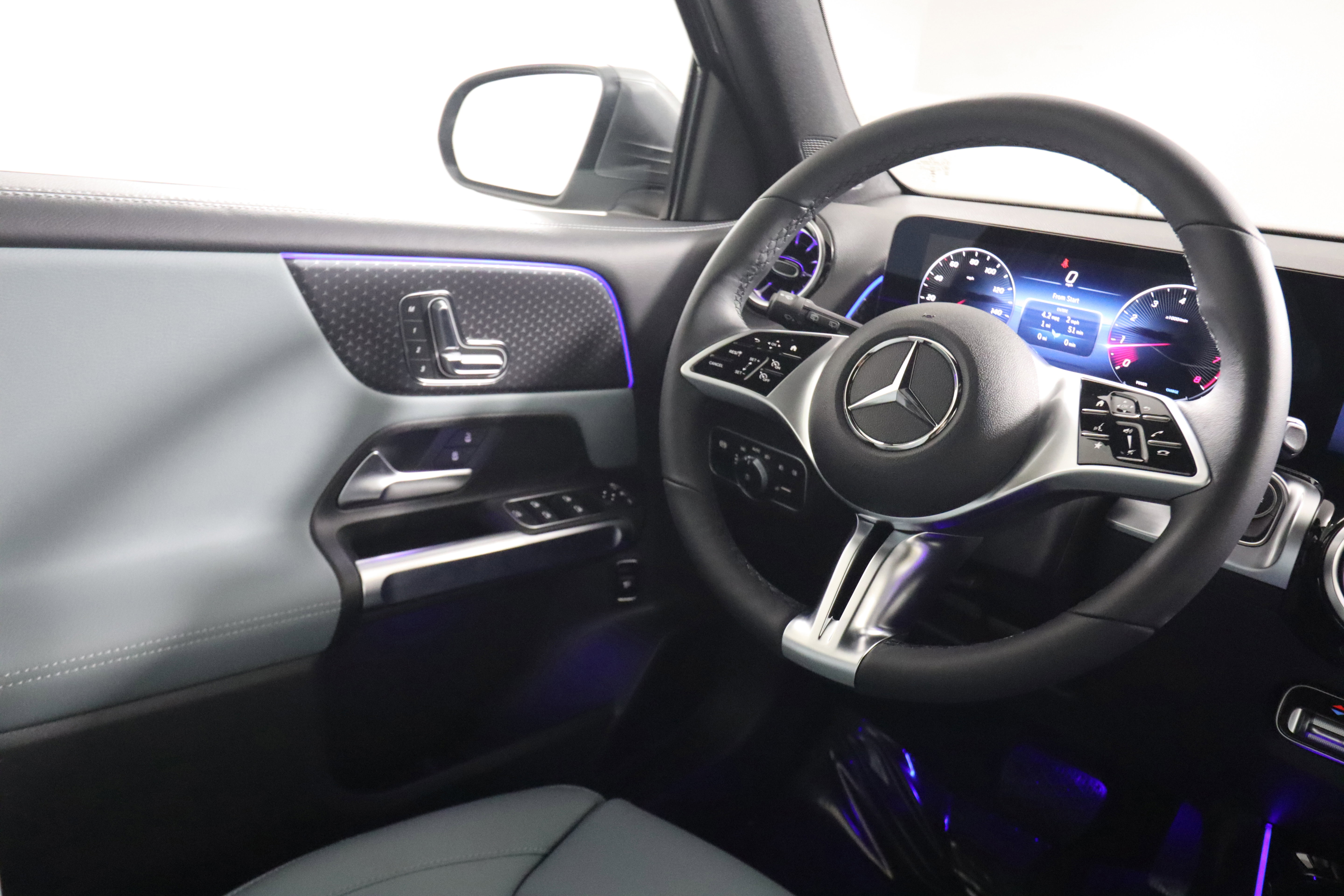 New 2026 Mercedes-Benz GLB 250 image 10