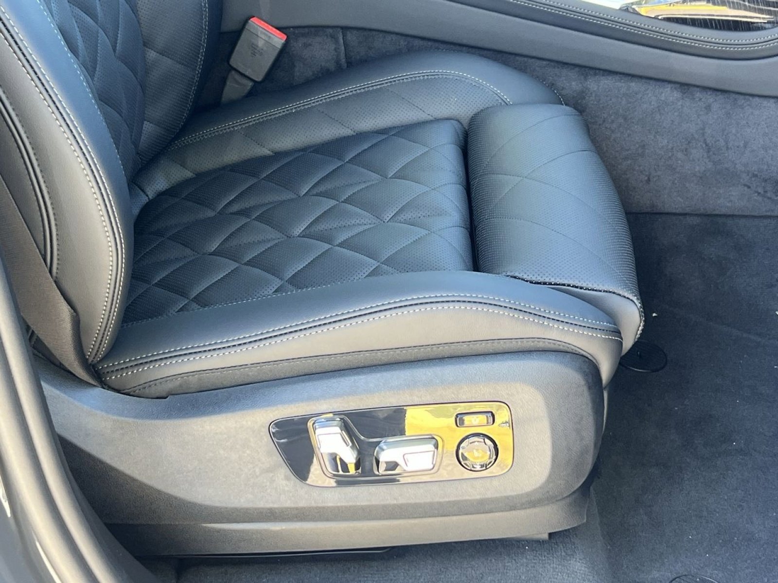 New 2026 BMW X7 xDrive40i w/ M Sport Package image 27