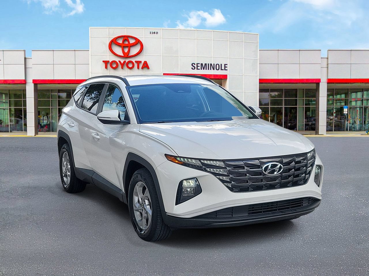 Used 2023 Hyundai Tucson SEL FWD image 2