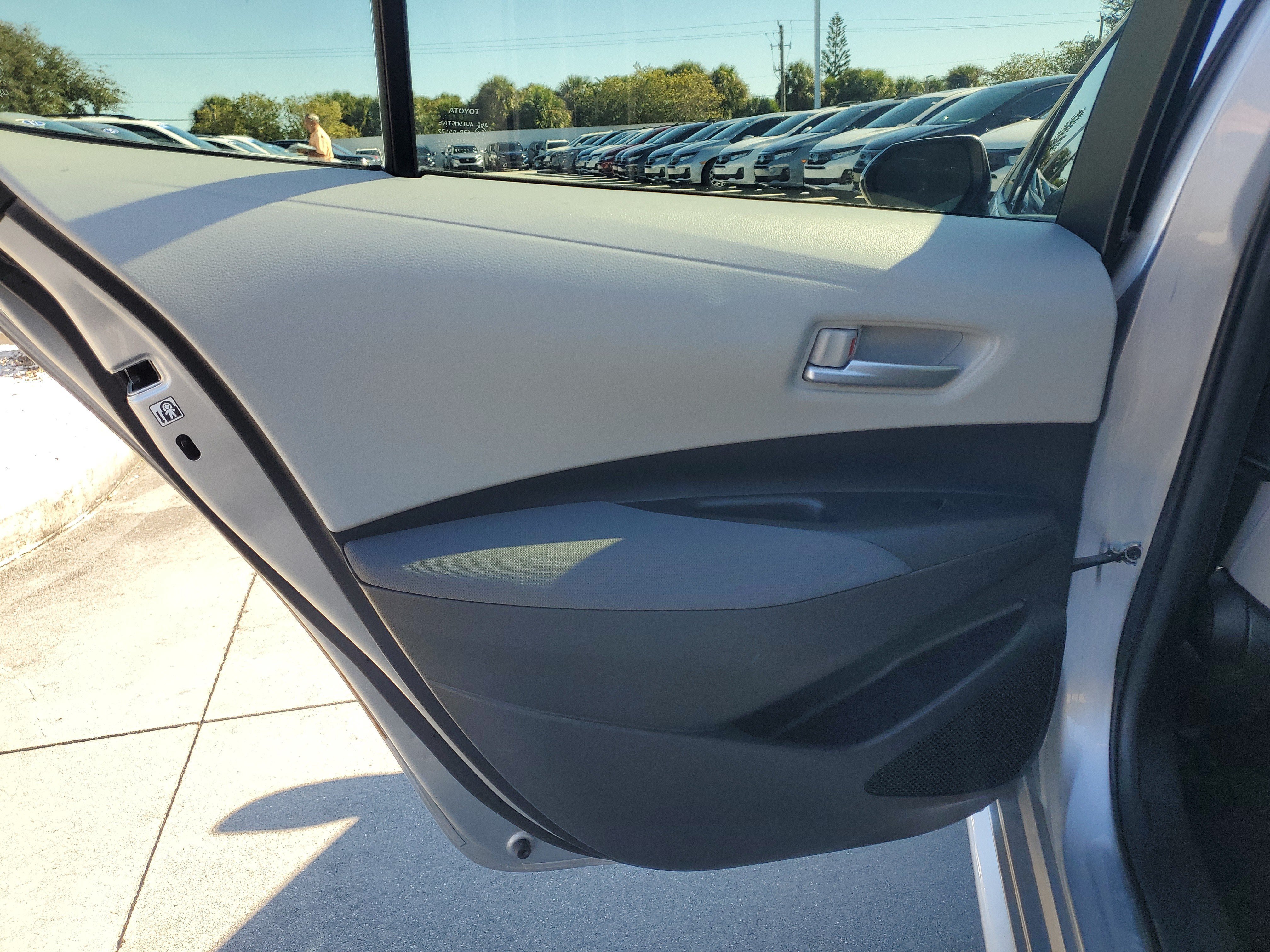 Used 2020 Toyota Corolla L FWD image 13
