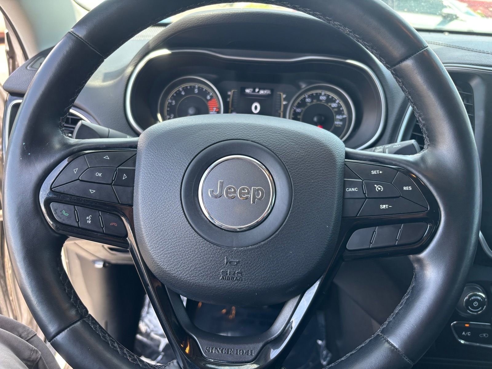 Used 2021 Jeep Cherokee Latitude Plus image 30