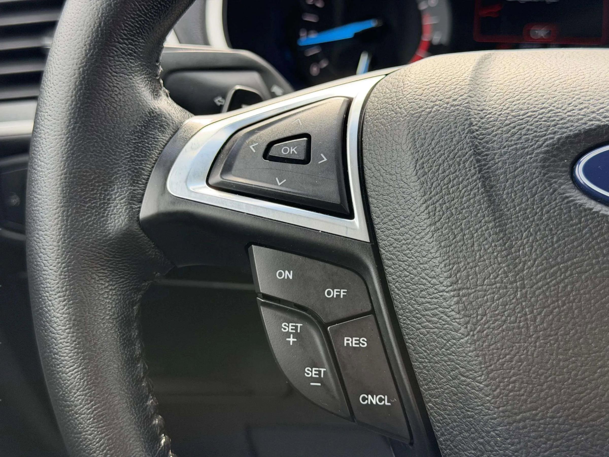 Used 2018 Ford Edge SEL AWD/4WD image 30