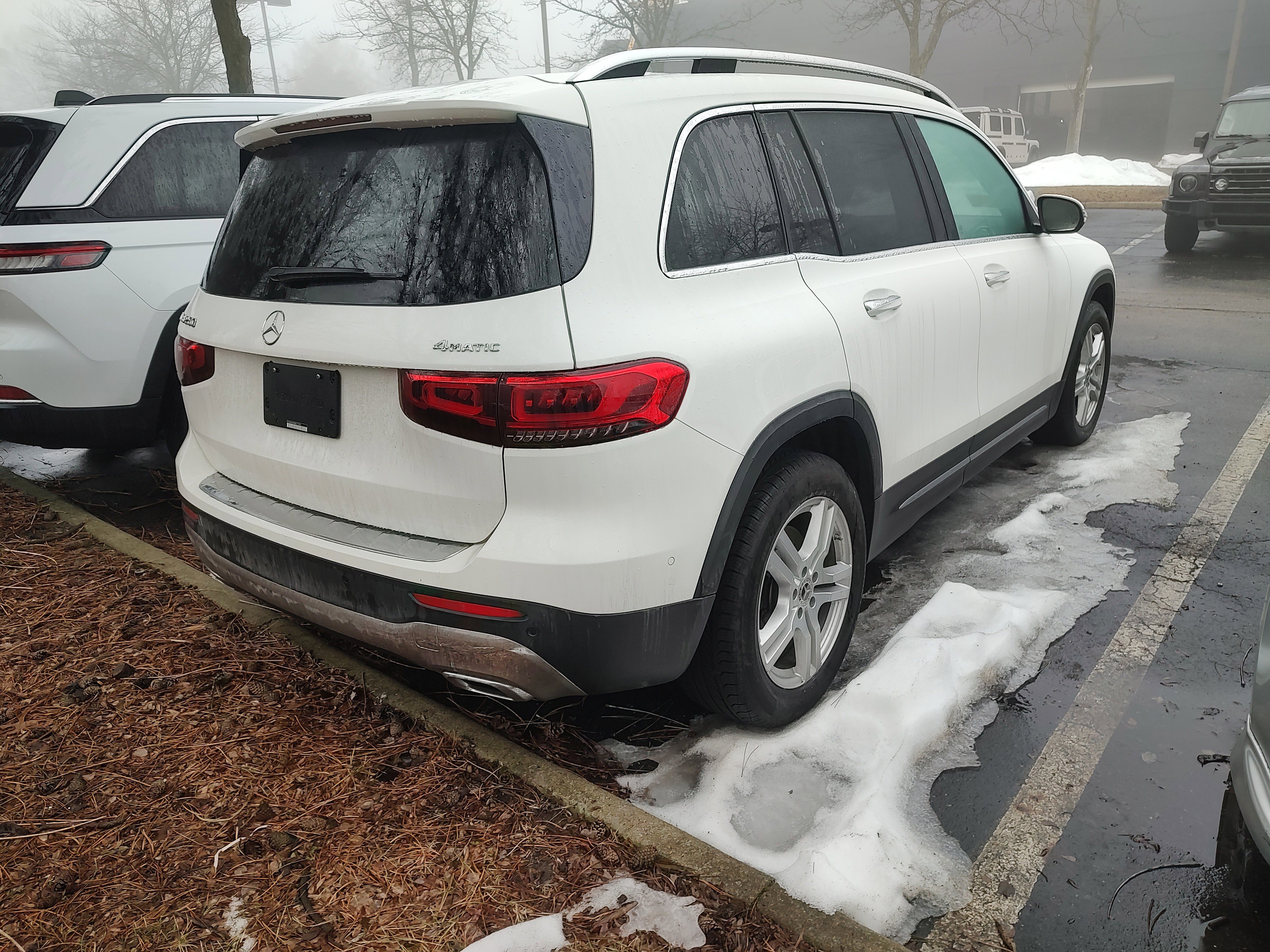 Used 2022 Mercedes-Benz GLB 250 4MATIC image 2