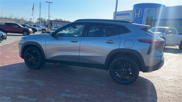 Used 2024 Chevrolet Trax ACTIV image 8