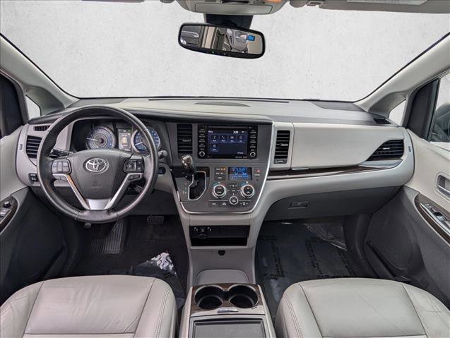 Used 2018 Toyota Sienna XLE image 19