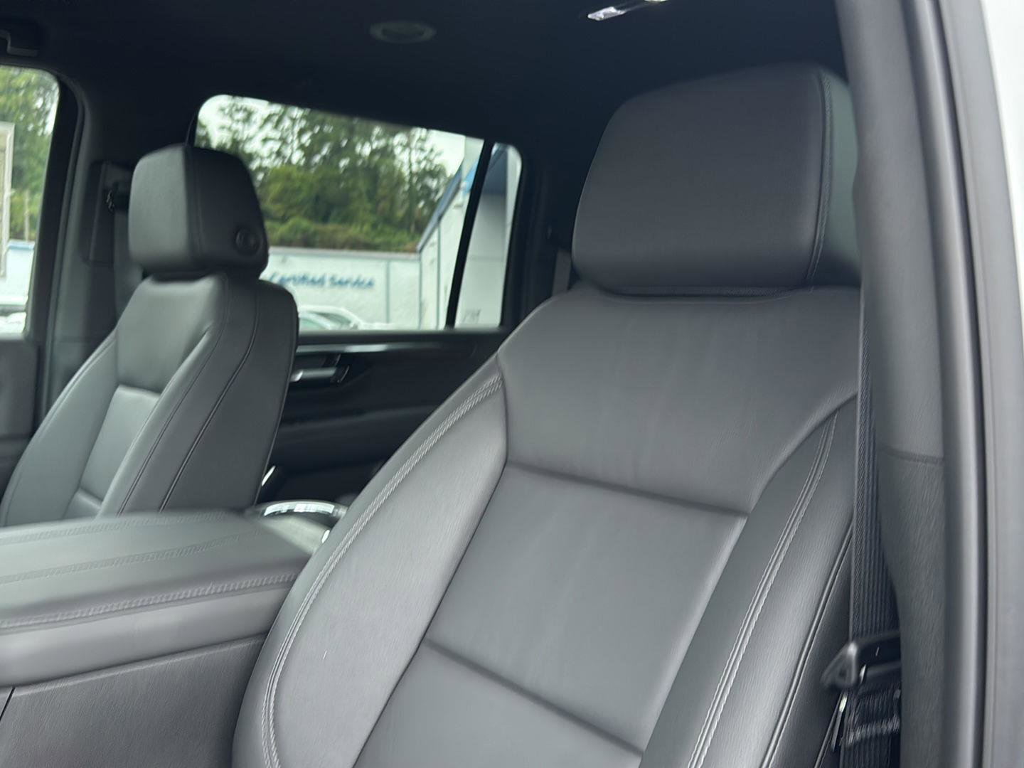 New 2026 Chevrolet Suburban LT image 28