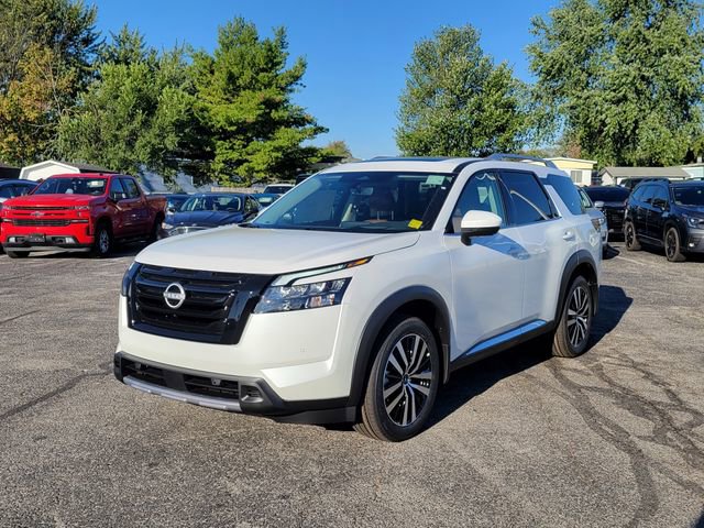 New 2025 Nissan Pathfinder Platinum w/ Black Appearance Package image 10