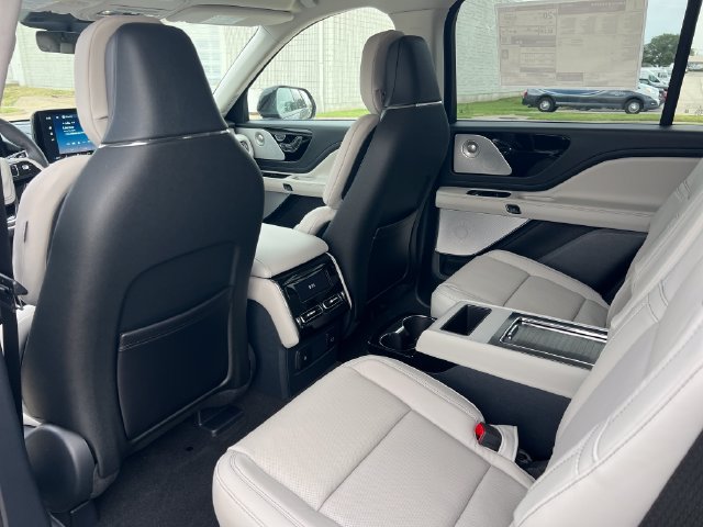 New 2027 Lincoln Aviator Reserve AWD/4WD image 17