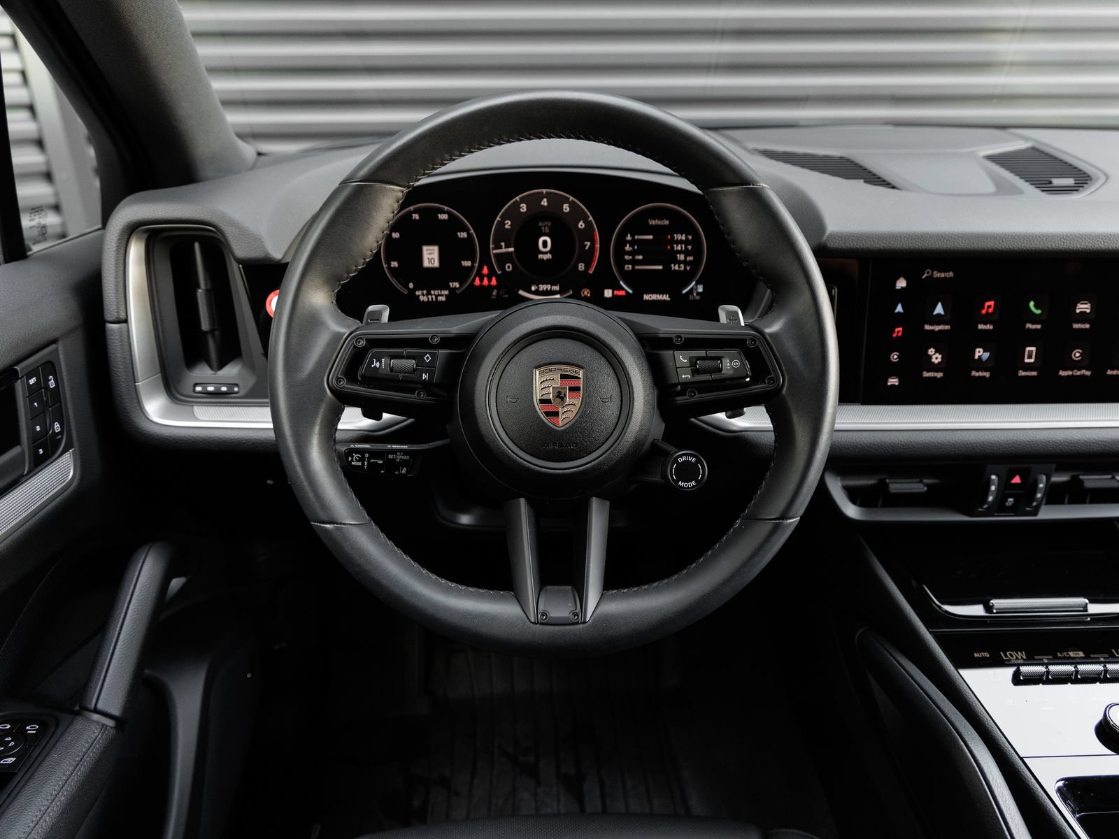 Certified 2025 Porsche Cayenne AWD/4WD image 17