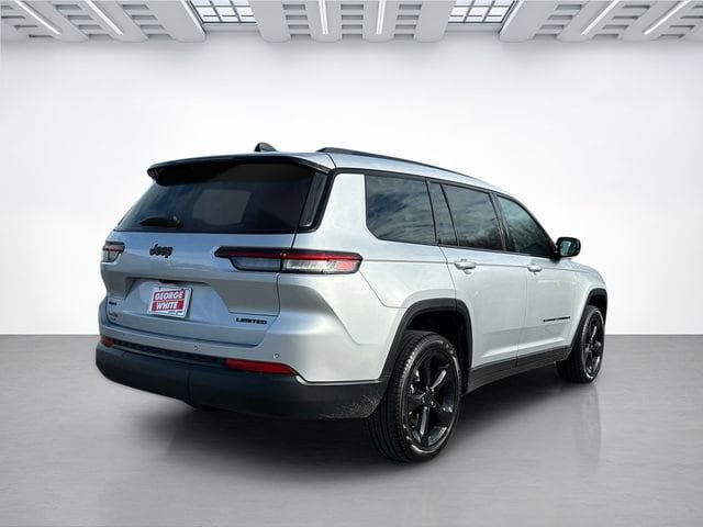 Used 2025 Jeep Grand Cherokee L Limited w/ Black Appearance Package AWD/4WD image 4