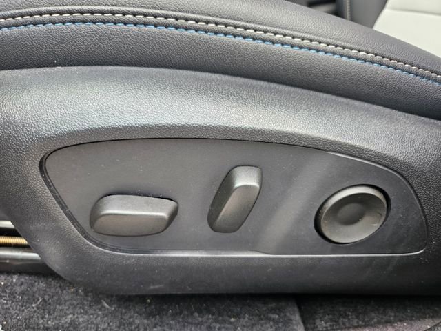 Used 2025 Chevrolet Equinox EV LT FWD image 9